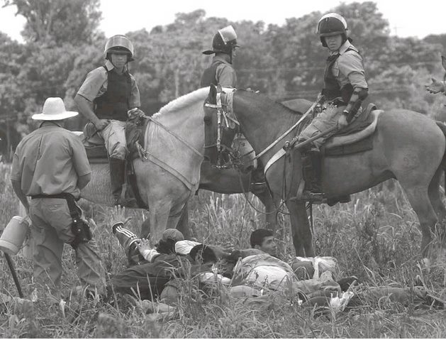 Strage in Paraguay: massacrati contadini dall Strage in Paraguay: massacrati contadini dall
