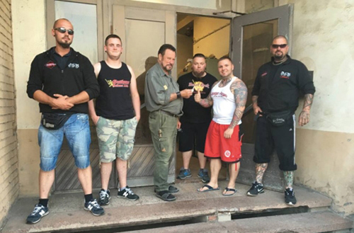 Tommy Frenck und der Eigentümer der Schrottimmobilie