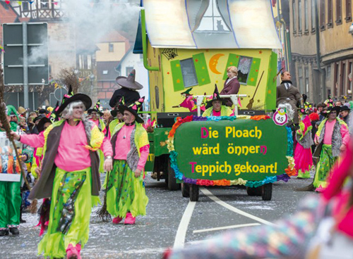 Im vergangenen Jahr bezeichneten die Wasunger Karnevallsrassisten Balkanflüchtlinge als Plage („Ploach“). Auf die berechtigte Kritik reagierten sie in diesem Jahr wie Rassisten nunmal reagieren: mit Empörung.