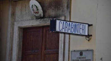 Molotov contro caserma Carabinieri a Firenze, nessun ferito