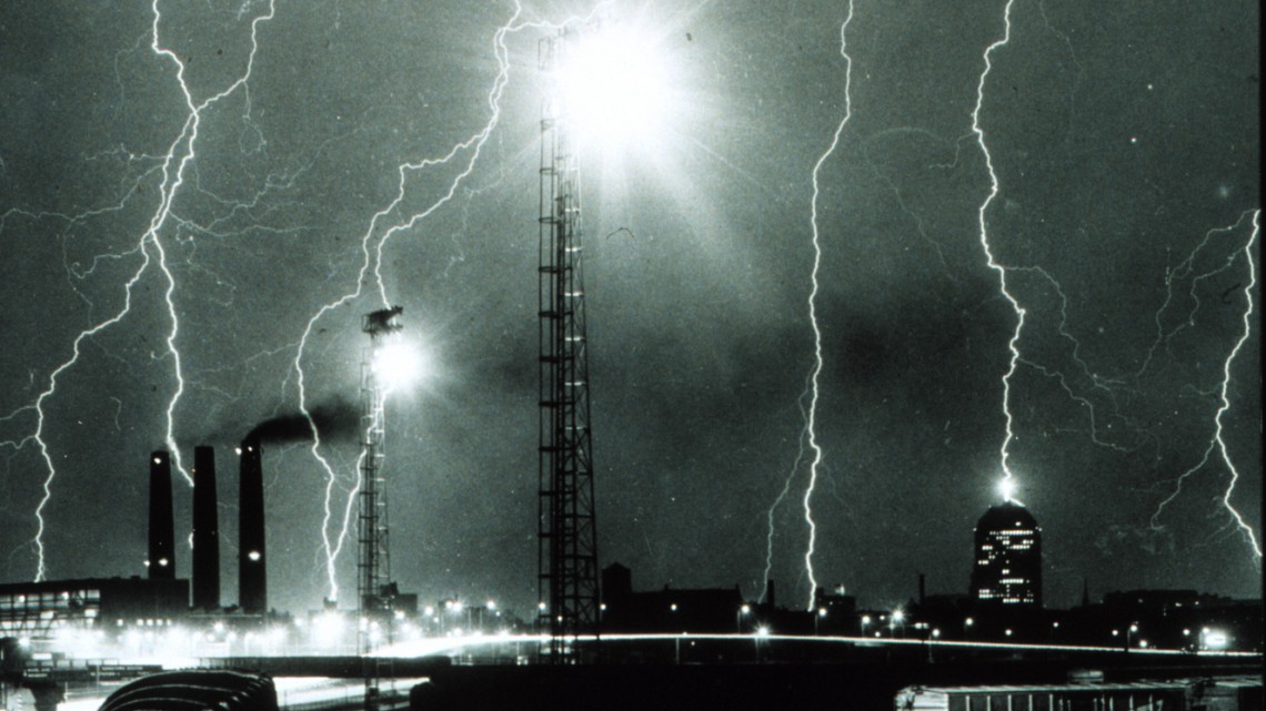 Lightning_storm_over_Boston_-_NOAA