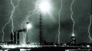 Lightning_storm_over_Boston_-_NOAA