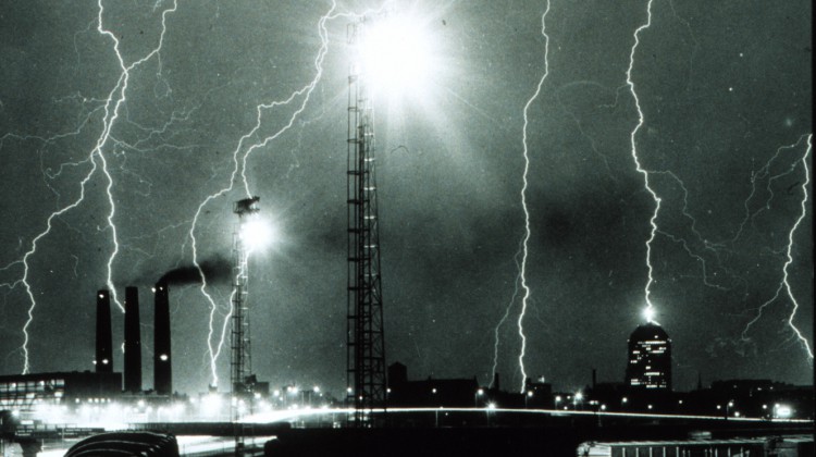 Lightning_storm_over_Boston_-_NOAA