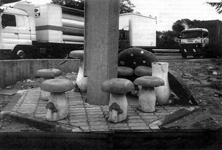 In un autogrill dell'autostradaTorino-Savona (1993)