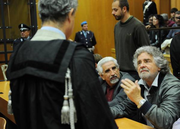 Chiesti 9 mesi a Grillo e Perino per i sigilli della baita