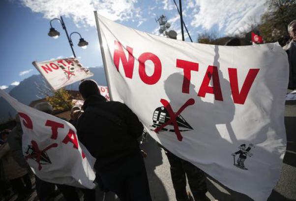 Solidarietà ad Angela, licenziata perché no tav