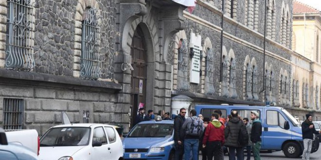 Polizia e digos in Via Asti. Sgomberate le famiglie rom.