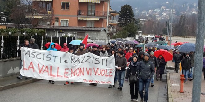 Almese, gli antifascisti cacciano Forza Nuova!