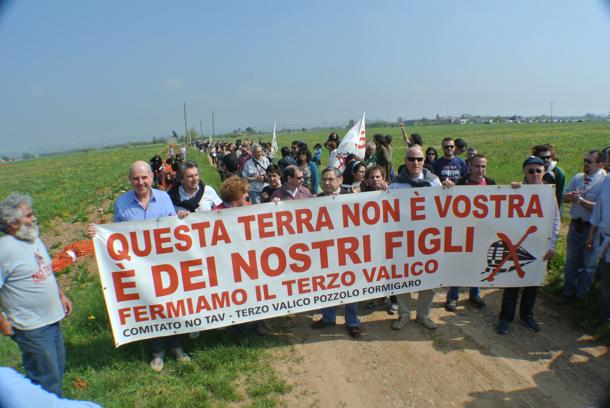 Cociv decapitato da scandali. E botte ai No Tav