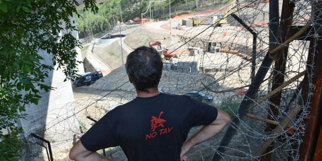 La messa in scena non regge per il povero operaio tav: no tav assolti